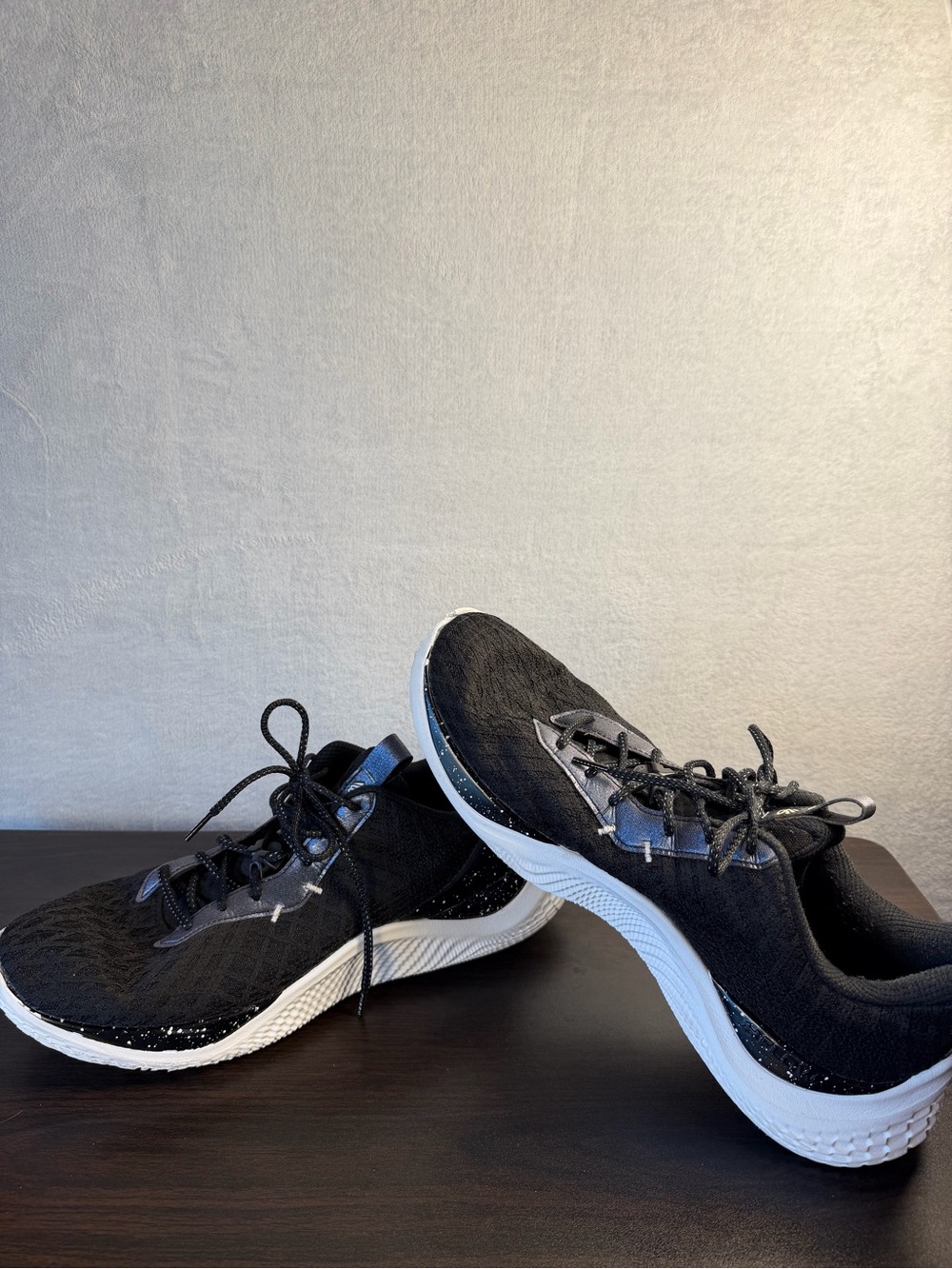 Under Armour Curry men’s basketball/athletic sneakers in a hard-to-find SIZE 17!